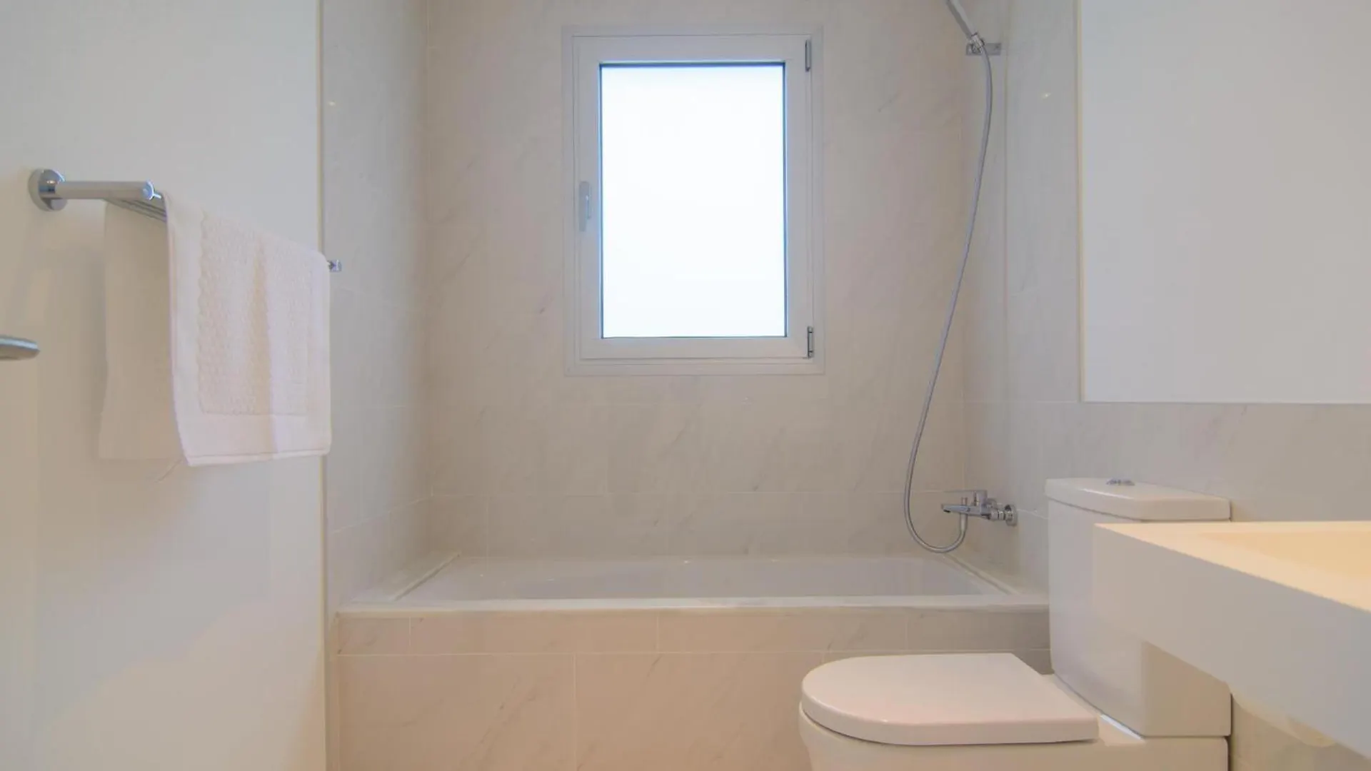 Brand New Apartment In Belaire, Pools, Garden Estepona Spanien