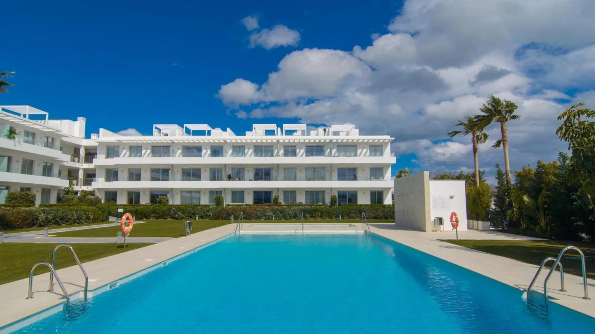Brand New Apartment In Belaire, Pools, Garden Estepona