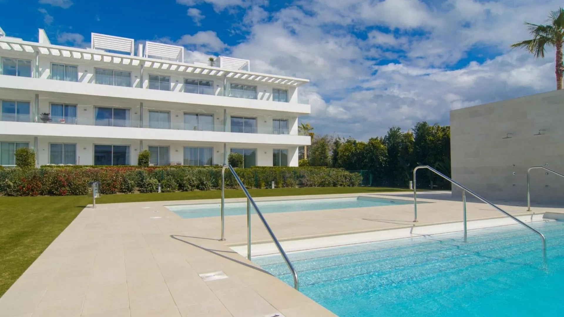 Brand New Apartment In Belaire, Pools, Garden Estepona