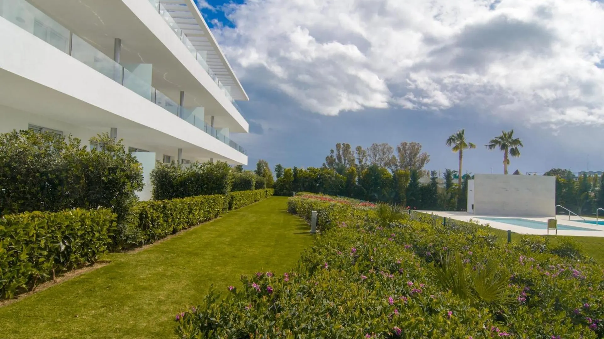 Brand New Apartment In Belaire, Pools, Garden Estepona Spanien